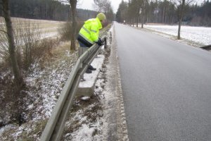 Měření volné šířky mezi svodidly v místě propustku v rámci bezpečnostní inspekce PK