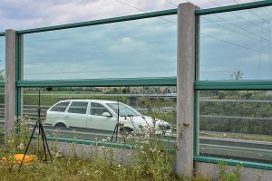 Ukázka měření hlučnosti (účinnosti) protihlukové stěny - synchronní měření dvěma mikrofony
