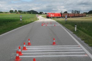 Instalace vibračních pásů na přejezdu Waldhausen