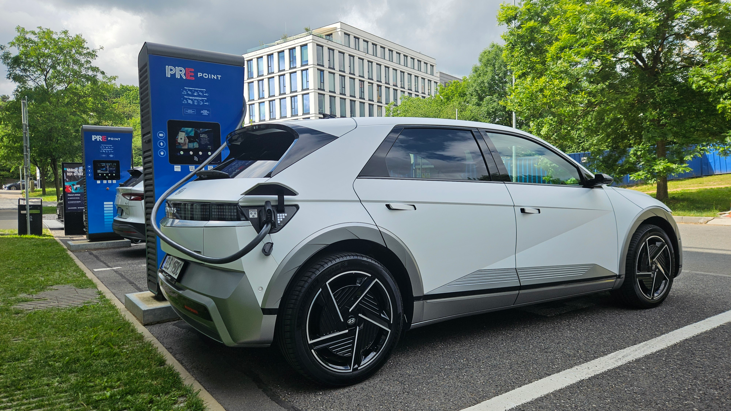 Nabíjení elektromobilu nabíječkou PRE