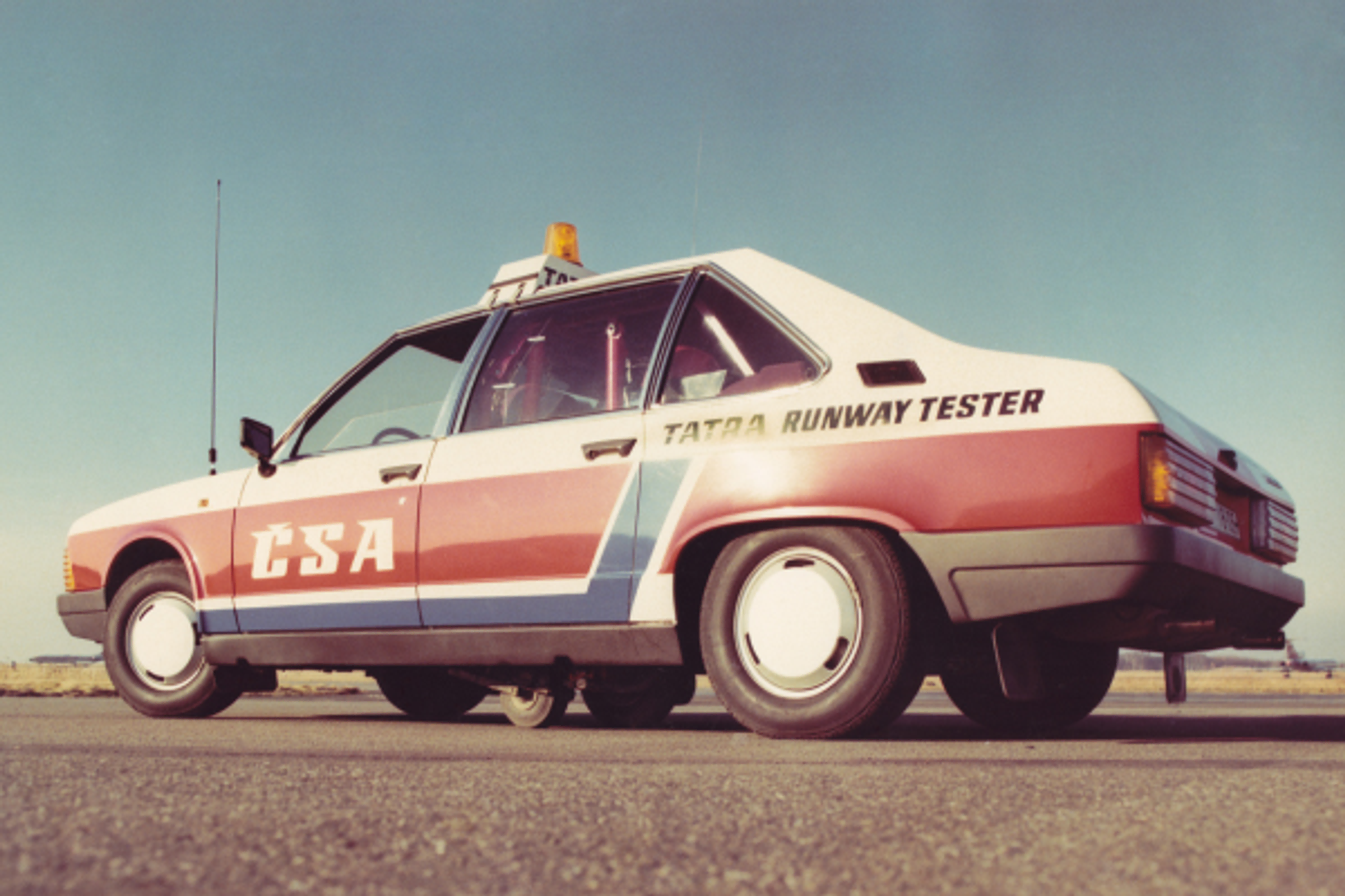 Zařízení pro měření drsnosti povrchu vozovek TATRA RUNWAY TESTER