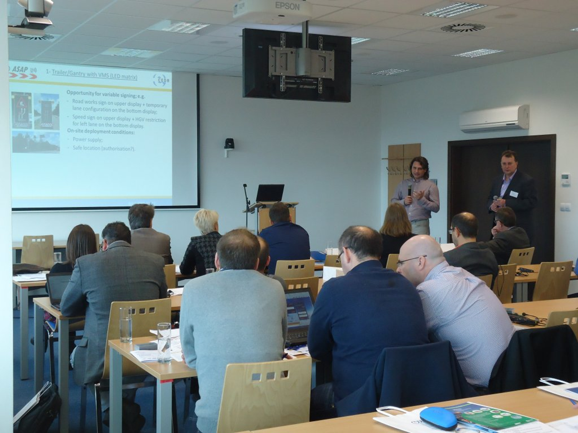 mezinarodni-workshopu-na-tema-zajisteni-bezpecnosti-dopravy-a-silnicnich-pracovniku-v-mistech-s-dopravnim-omezenim-obr-3