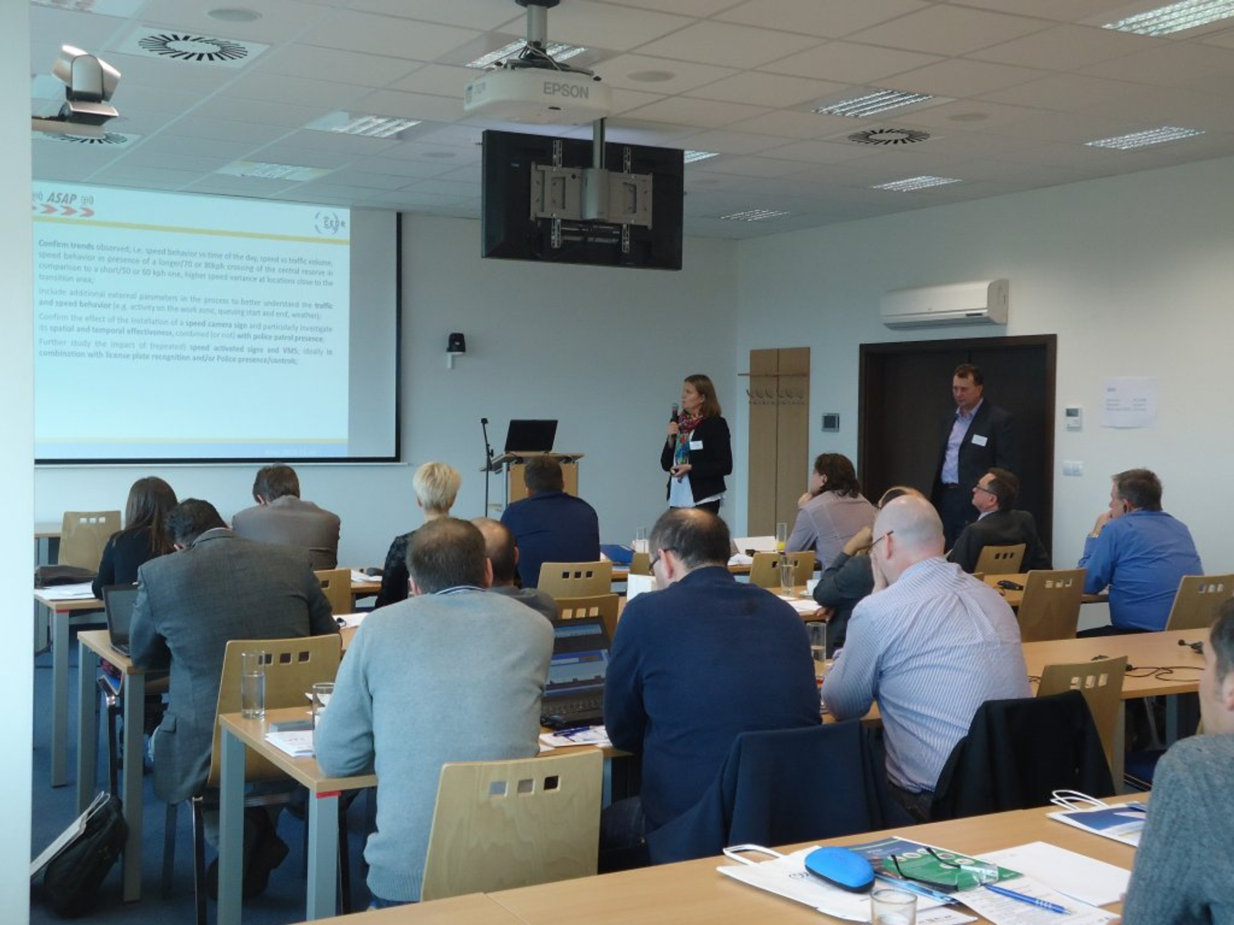 mezinarodni-workshopu-na-tema-zajisteni-bezpecnosti-dopravy-a-silnicnich-pracovniku-v-mistech-s-dopravnim-omezenim-obr-2