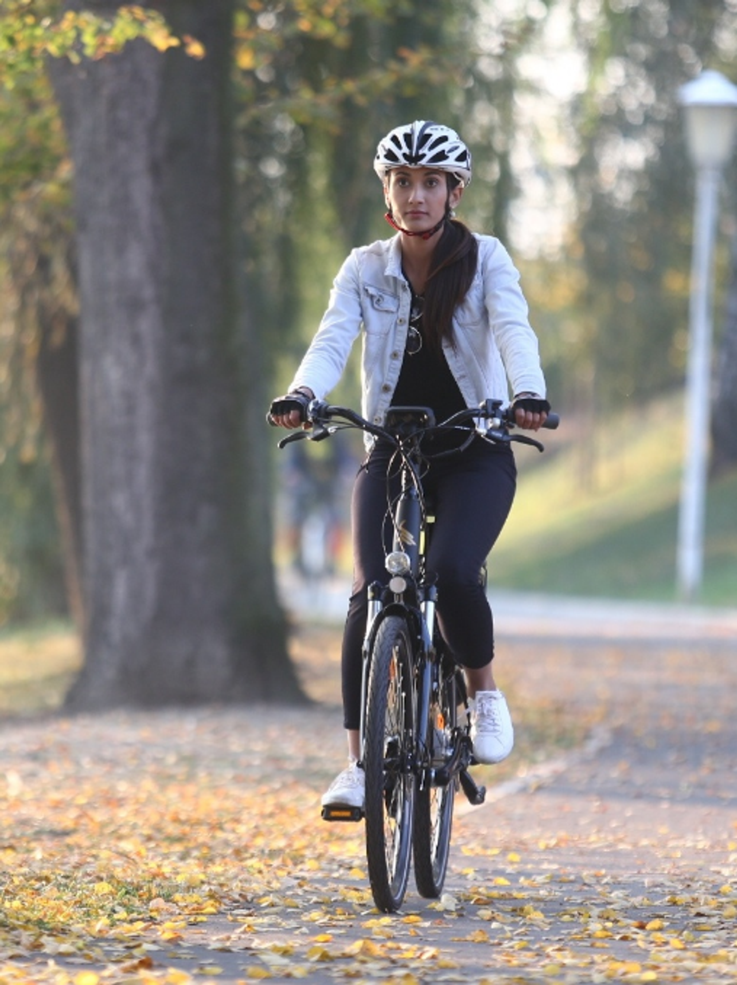 TZ: Osm z deseti usmrcených cyklistů nemělo přilbu! 01