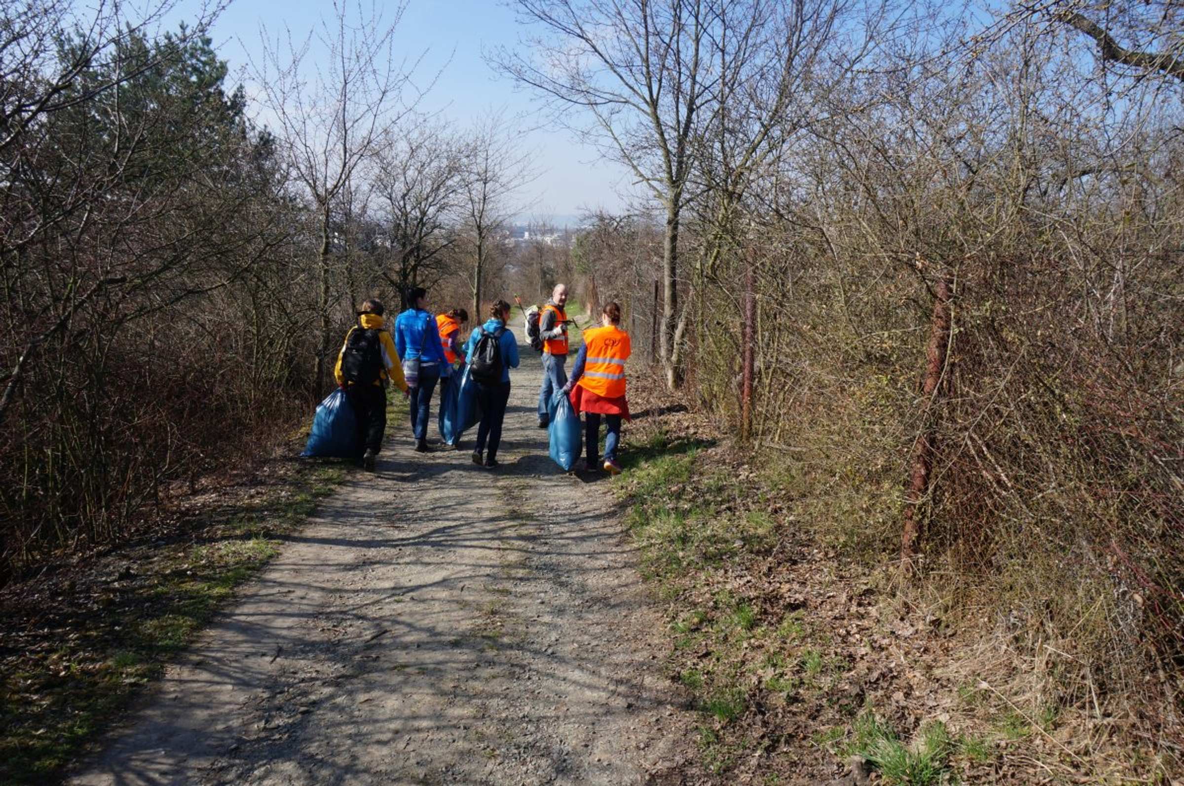 Fotogalerie: Připojili jsme se k celostátní akci Ukliďme Česko #6